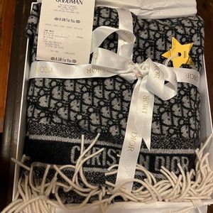 Brand new never worn Dior Oblique Poncho Navy Blue